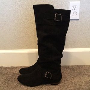 Black Boots with Buckle Detailing